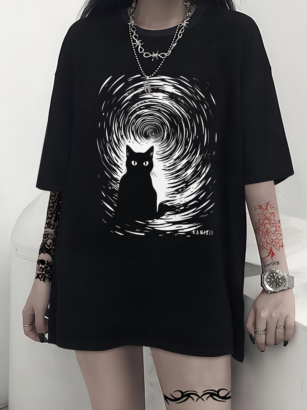 Damen T-Shirt mit künstlerischem Skelettmotiv und einzigartigem Druck EB
