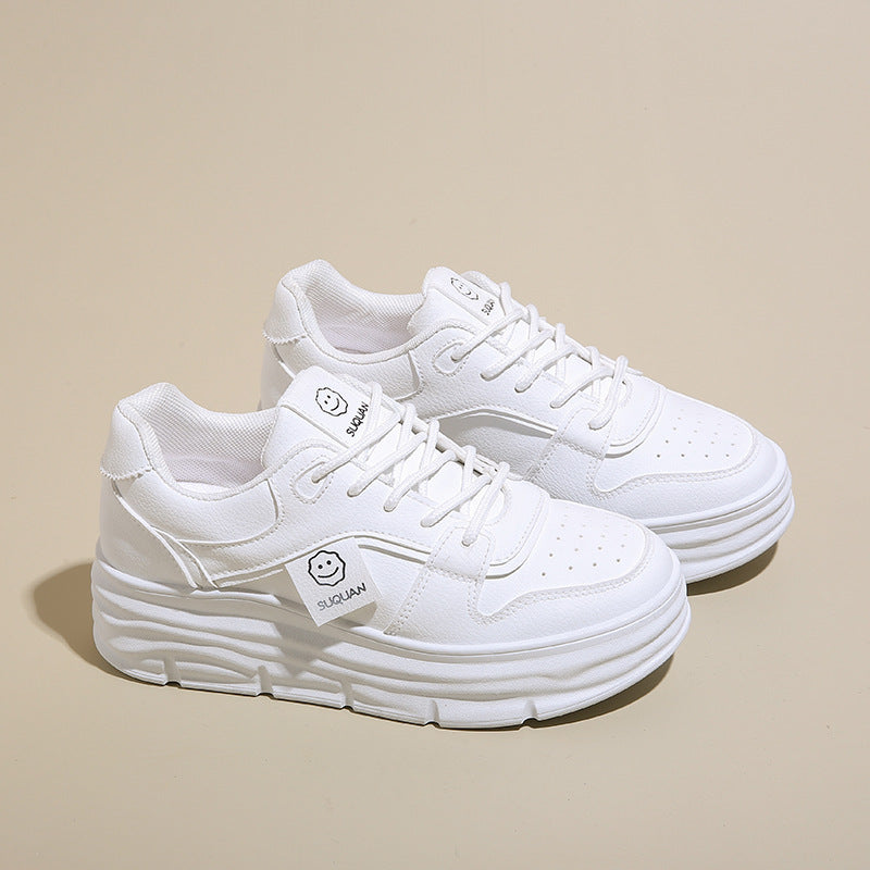Damen Plattform Sneakers mit auffälligem Design und gepolsterter Sohle EB