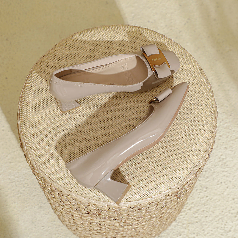 Damen elegante Pumps mit geschmackvollem Schmuckdetail EB