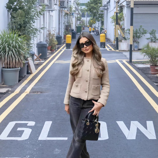 Damen Elegante kurze Jacke mit strukturiertem Design und goldenen Knöpfen EB
