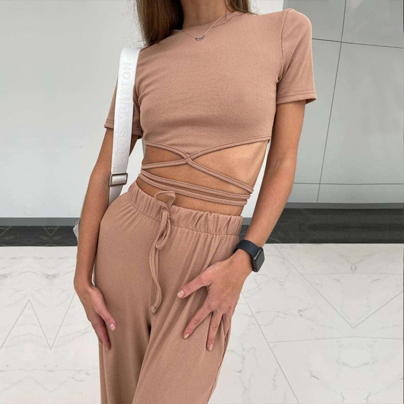 Damen sportliches Cropped-Oberteil mit verspieltem Schnitt und einzigartigem Banddesign EB