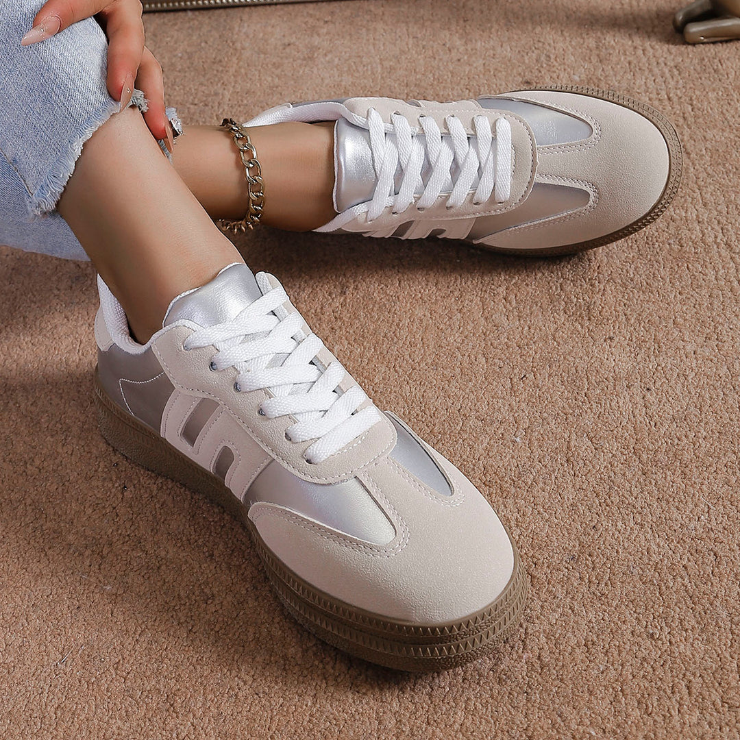 Damen Sportliche Sneakers mit satiniertem Obermaterial und Retro-Design EB