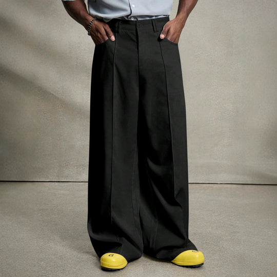 Herren nan weite Bundfaltenhose mit hoher Bundhöhe, präzisen Bügelfalten und seitlichen Eingrifftaschen EB