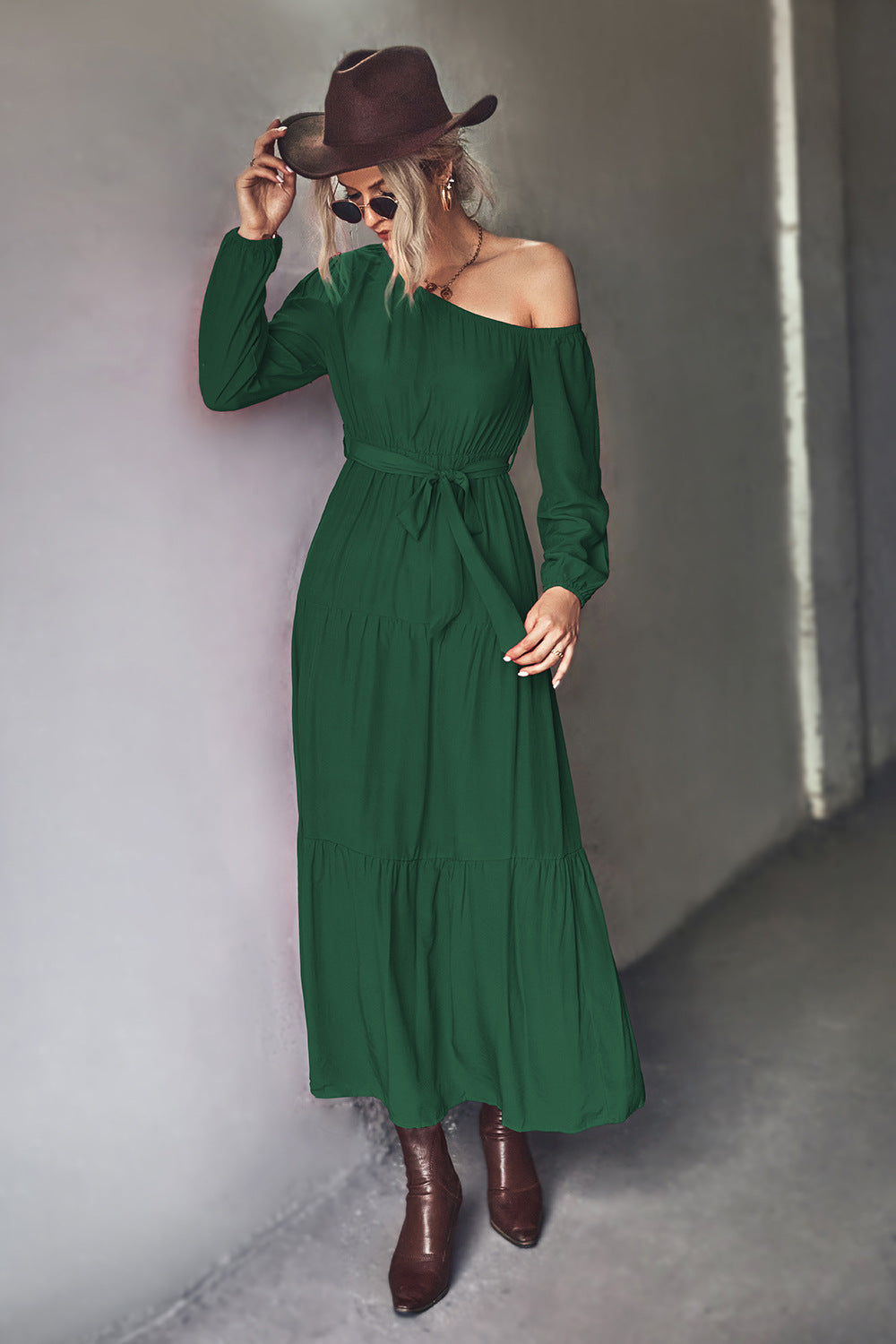 Damen Langarm Maxikleid mit asymmetrischem Schnitt und tailliertem Gürtel EB
