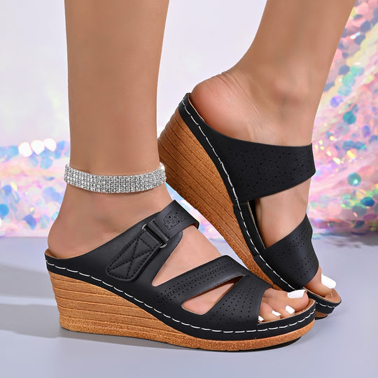 Damen Wedge-Sandalen mit elastischem Riemendesign und perforierter Oberfläche EB