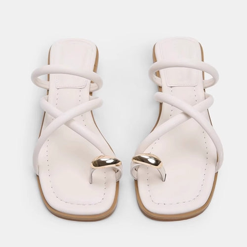 Damen elegante Zehentrenner-Sandalen mit dekorativem Riemendesign und goldfarbenem Akzent EB