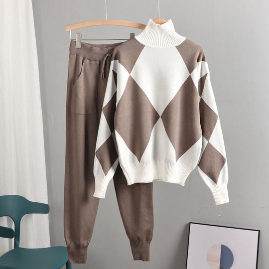 Damen stylisches Freizeitstrickset mit hohem Kragen EB