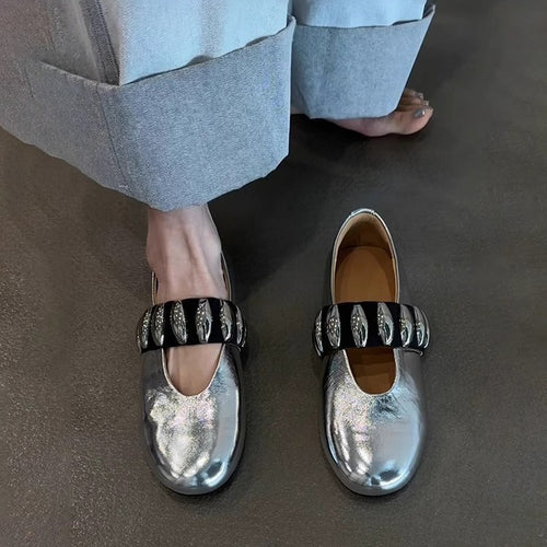 Damen komfortable Ballerinas mit glänzender Oberfläche und dekorativem Riemen EB