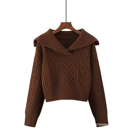 Damen Strickpullover mit weitem Kragen und raffiniertem Zopfmuster EB