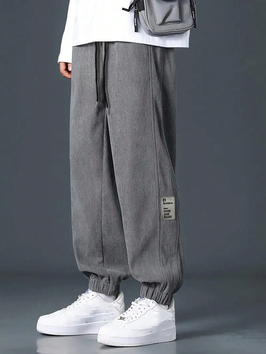Herren nan Relax-Freizeithose aus feiner Breitkordstruktur mit Tunnelzug und elastischen Knöchelabschlüssen EB