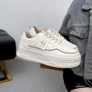 Damen Modische Plateau-Sneaker mit dekorativen Akzenten EB
