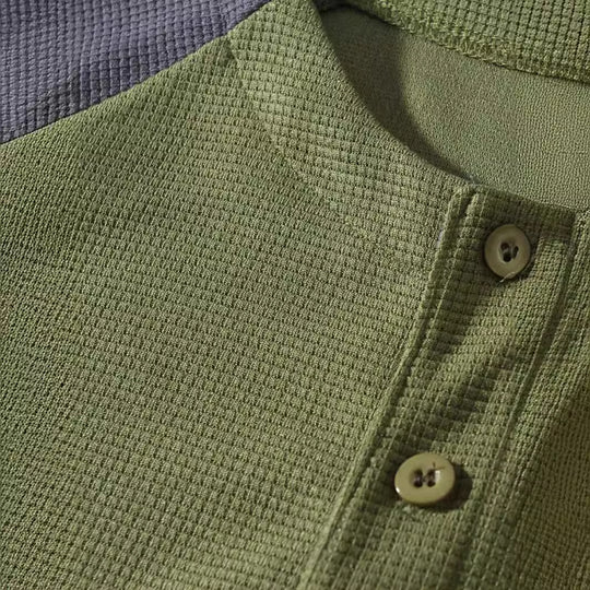 Herren Langarmshirt mit modischem Henley-Ausschnitt und strukturierten Ärmeln EB