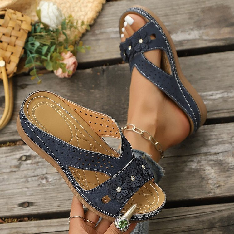 Damen Bequeme und elegante Pantoletten mit floralem Dekor EB