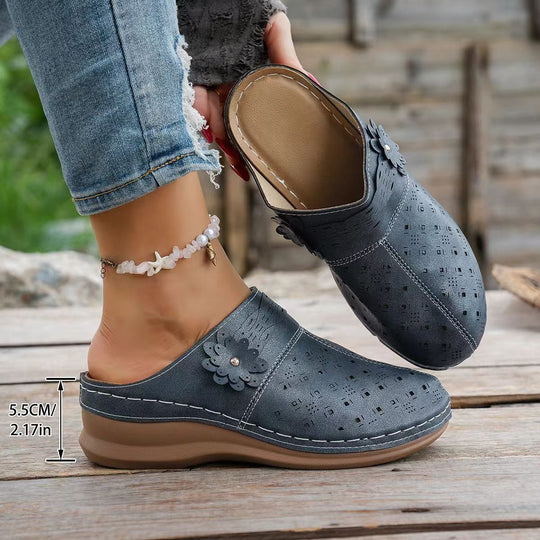 Damen bequeme Clogs mit atmungsaktivem Lochmuster und dekorativer Blumendetails EB