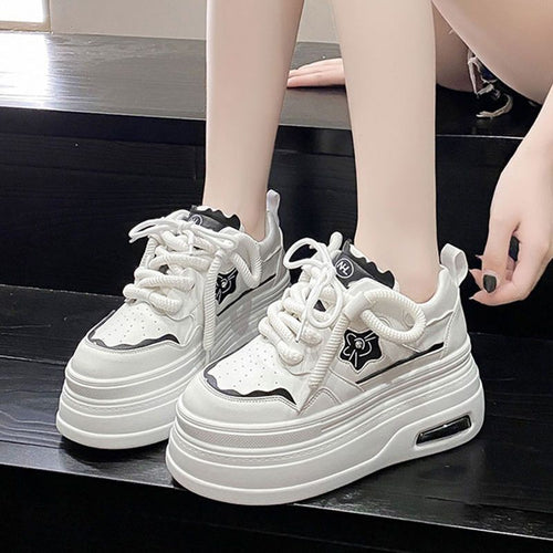 Damen Sportliche Plateau-Sneaker mit modischem Blumendetail EB