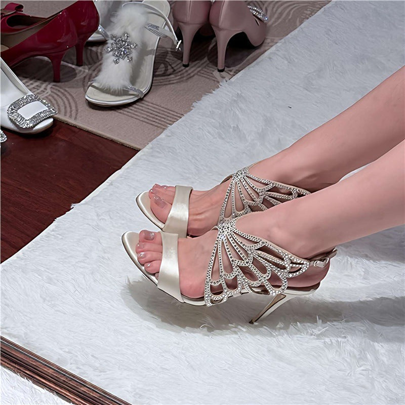 Damen Elegante High Heel Sandalen mit filigranem Design und Strassverzierungen EB