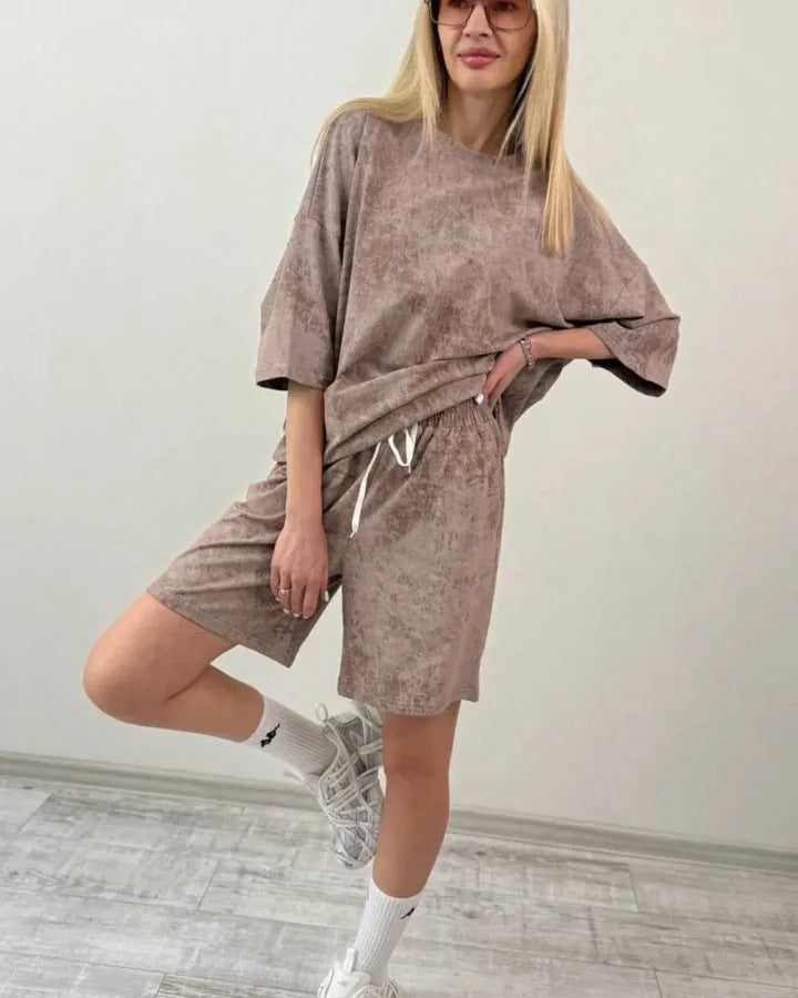 Damen elegantes Freizeit-Set aus locker sitzendem T-Shirt und kurzen Pants EB