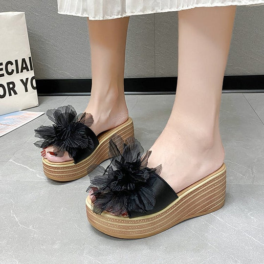 Damen elegante Wedge-Pantoletten mit floralen Akzenten EB