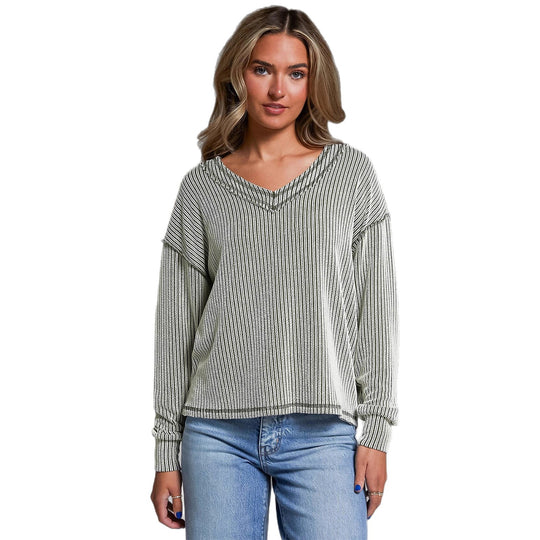 Damen Gestreiftes Feinstrick-Longsleeve mit V-Ausschnitt und dekorativen Kanten EB