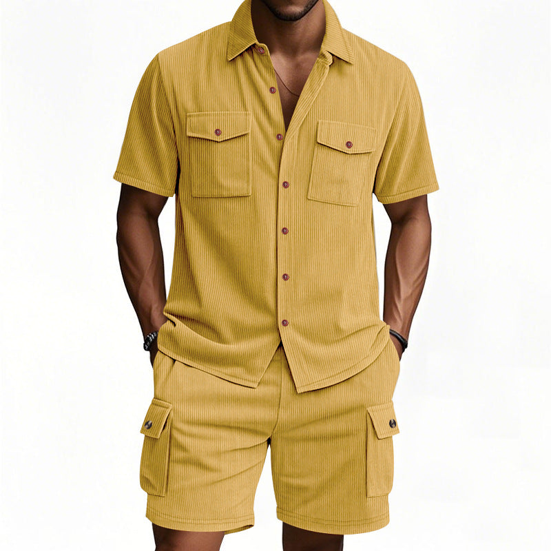 Herren komfortables Freizeitoutfit mit Kurzarmhemd und lockeren Shorts EB