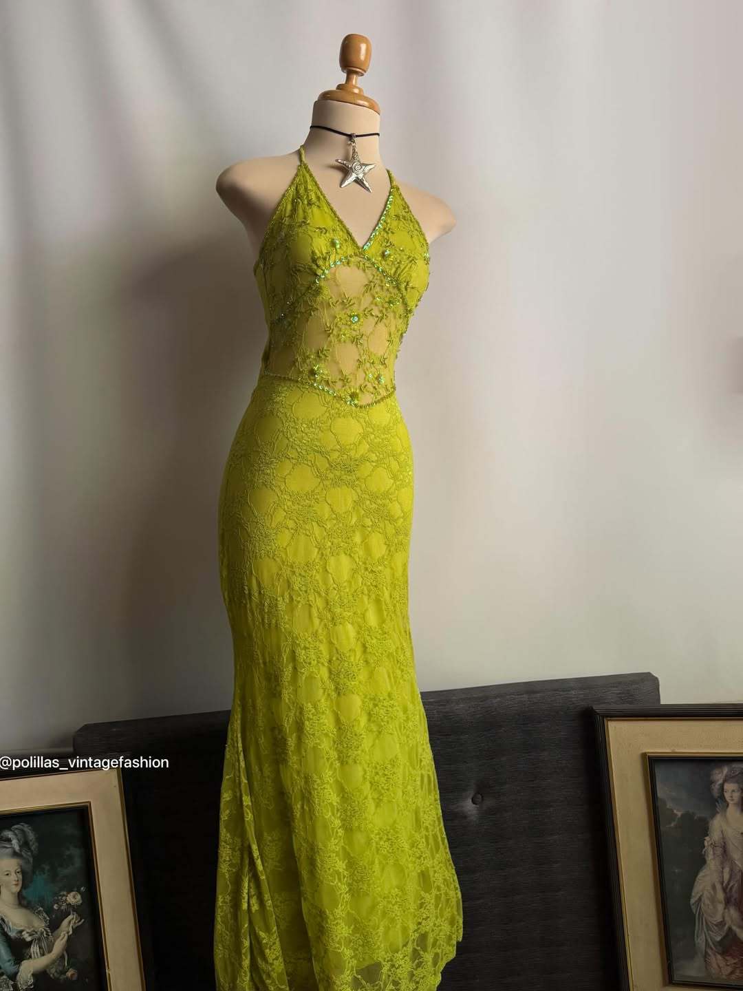 Damen Elegantes Spitzenkleid mit raffiniertem Schnitt EB