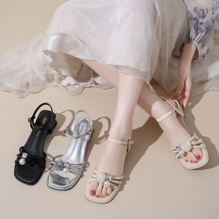 Damen Elegante Sandalen mit floralen Akzenten und feinem Riemchen EB