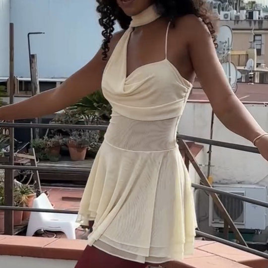 Damen elegantes asymmetrisches Mini-Kleid mit dekorativem Schulterband und fließendem Saum EB