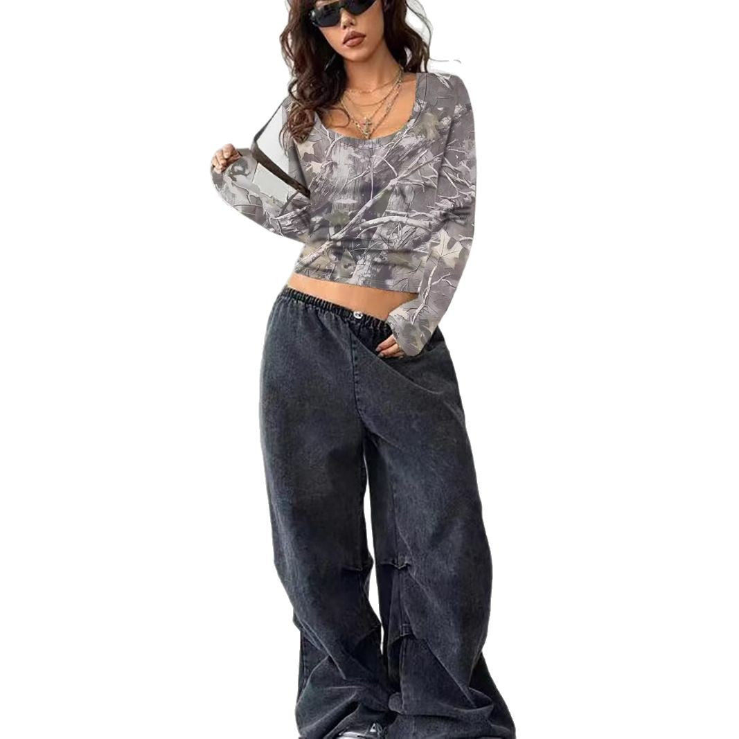 Damen Camouflage Langarmshirt mit V-Ausschnitt und modernen Details EB