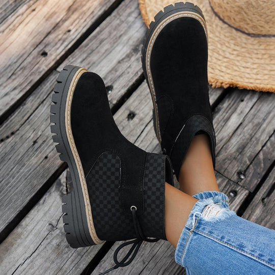 Damen  kurze Wildleder-Stiefelette mit robuster Profilsohle und gepolstertem Schaft EB