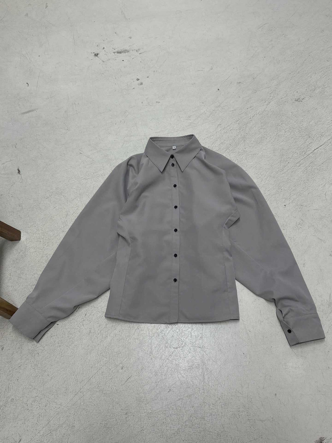 Damen nan taillierte Hemdbluse mit kastigen Ballonärmeln und spitzem Kragen EB