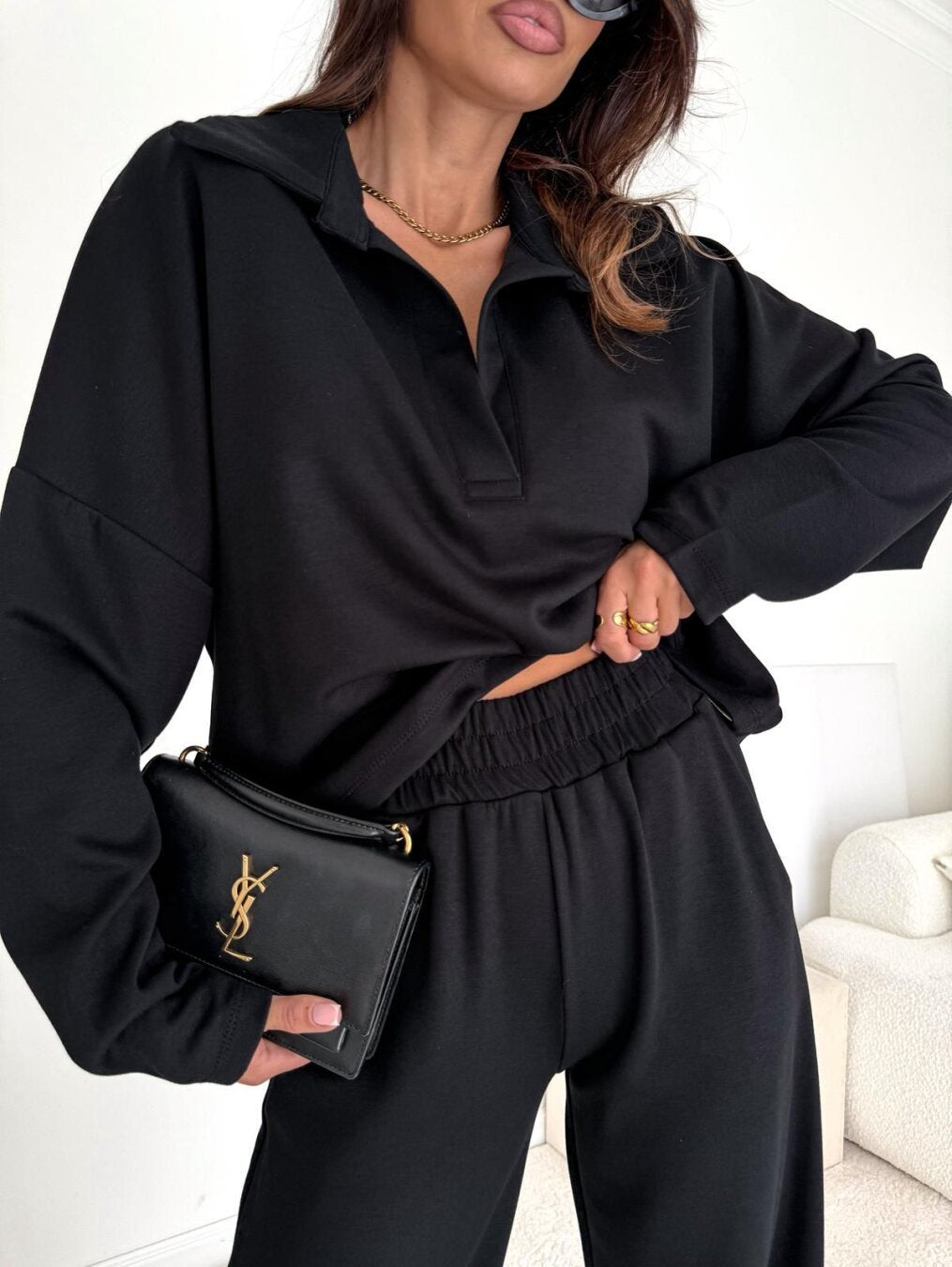 Damen Loungewear-Zweiteiler mit Hemdkragen-Cropped-Sweatshirt und weiter Palazzo-Hose Eichborn Berlin
