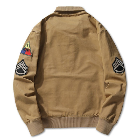 Herren nan militärisch inspirierte Bomberjacke mit aufgesetzten Patches, verdecktem Reißverschluss und elastischen Bündchen EB