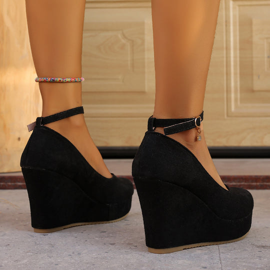 Damen Wedge-Pumps mit dekorativem Riemchen und exzellentem Fußbett EB