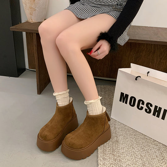 Damen Plateau Stiefeletten mit weichem Veloursleder und rutschfester Sohle EB
