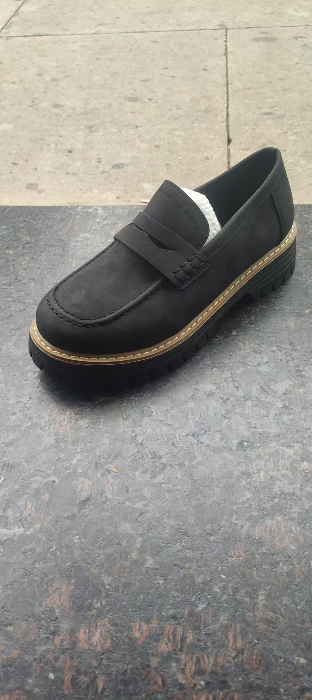 Herren nan robuste Penny-Loafer mit markanter Profilsohle, handwerklicher Ziernaht und gepolstertem Komfortfußbett EB