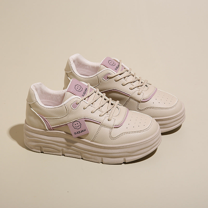 Damen Plattform Sneakers mit auffälligem Design und gepolsterter Sohle EB