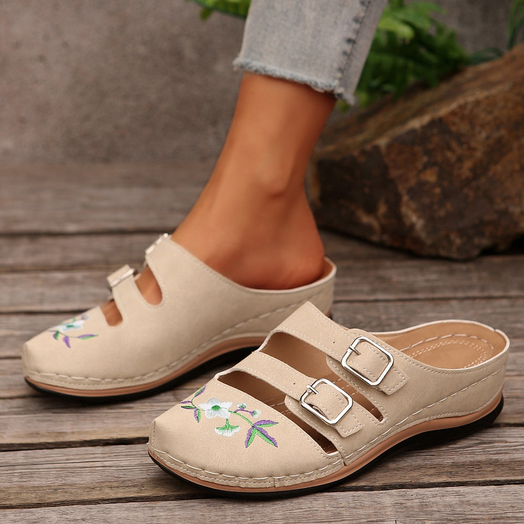 Damen Komfortable und luftige Clogs mit floralem Design EB