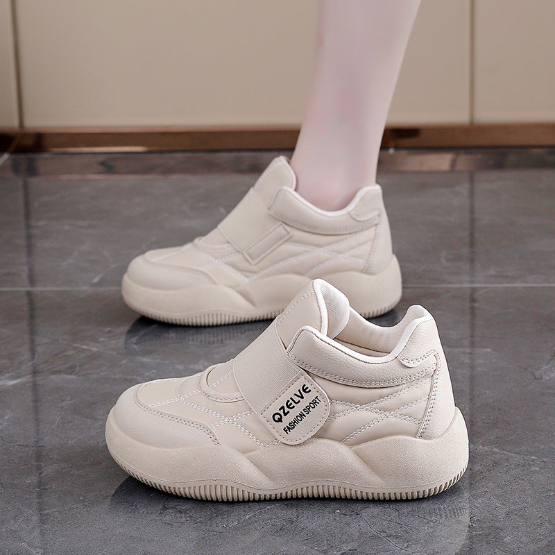 Damen Sportliche Sneaker mit elastischem Verschluss und modernem Profil EB