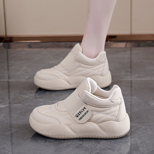 Damen Sportliche Sneaker mit elastischem Verschluss und modernem Profil EB