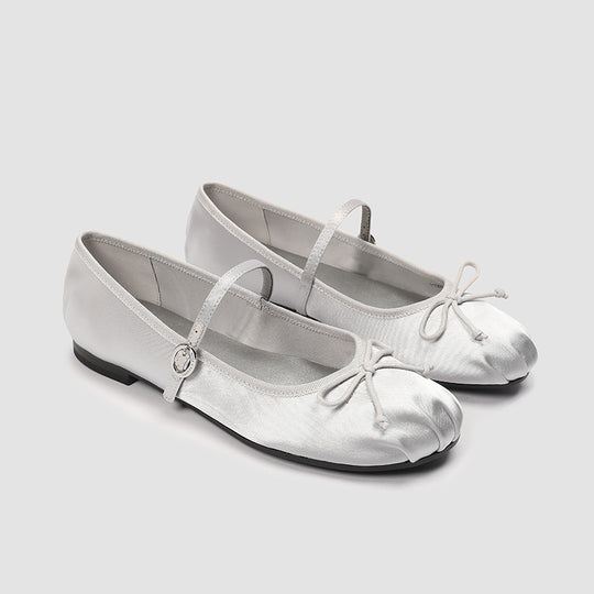 Damen Ballerinas mit verstellbarem Riemen und satinierter Oberfläche EB