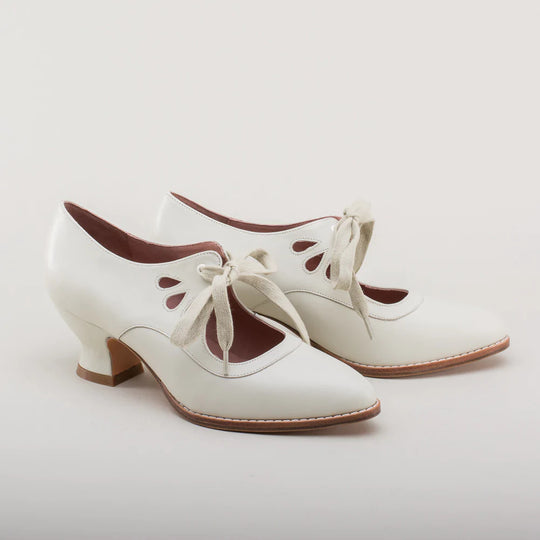 Damen elegante Schnürpumps mit geschwungenem Design und komfortablem Absatz EB