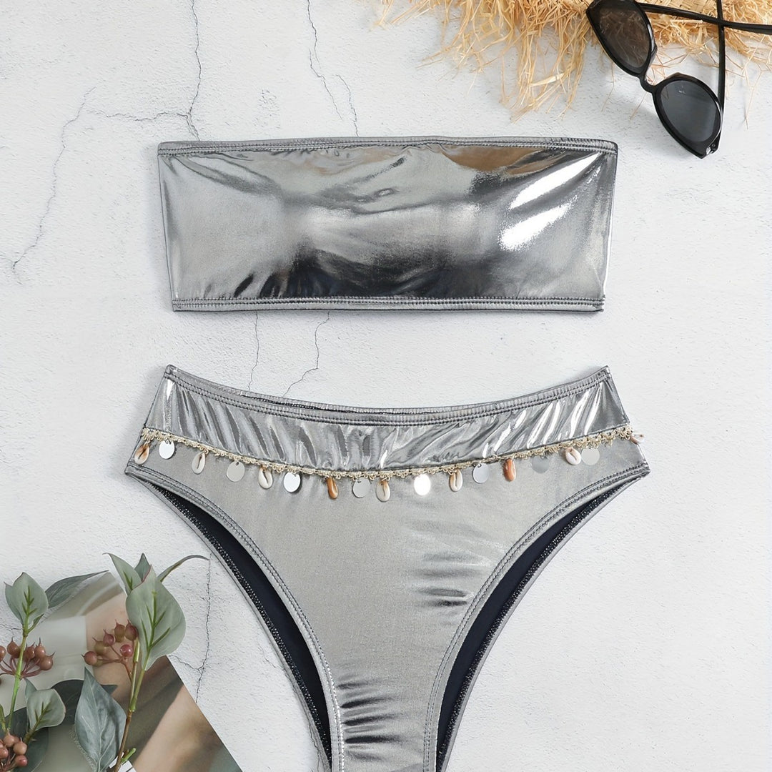Damen Bandeau-Bikini mit eleganter Glanzoptik und modischen Muscheldetails EB