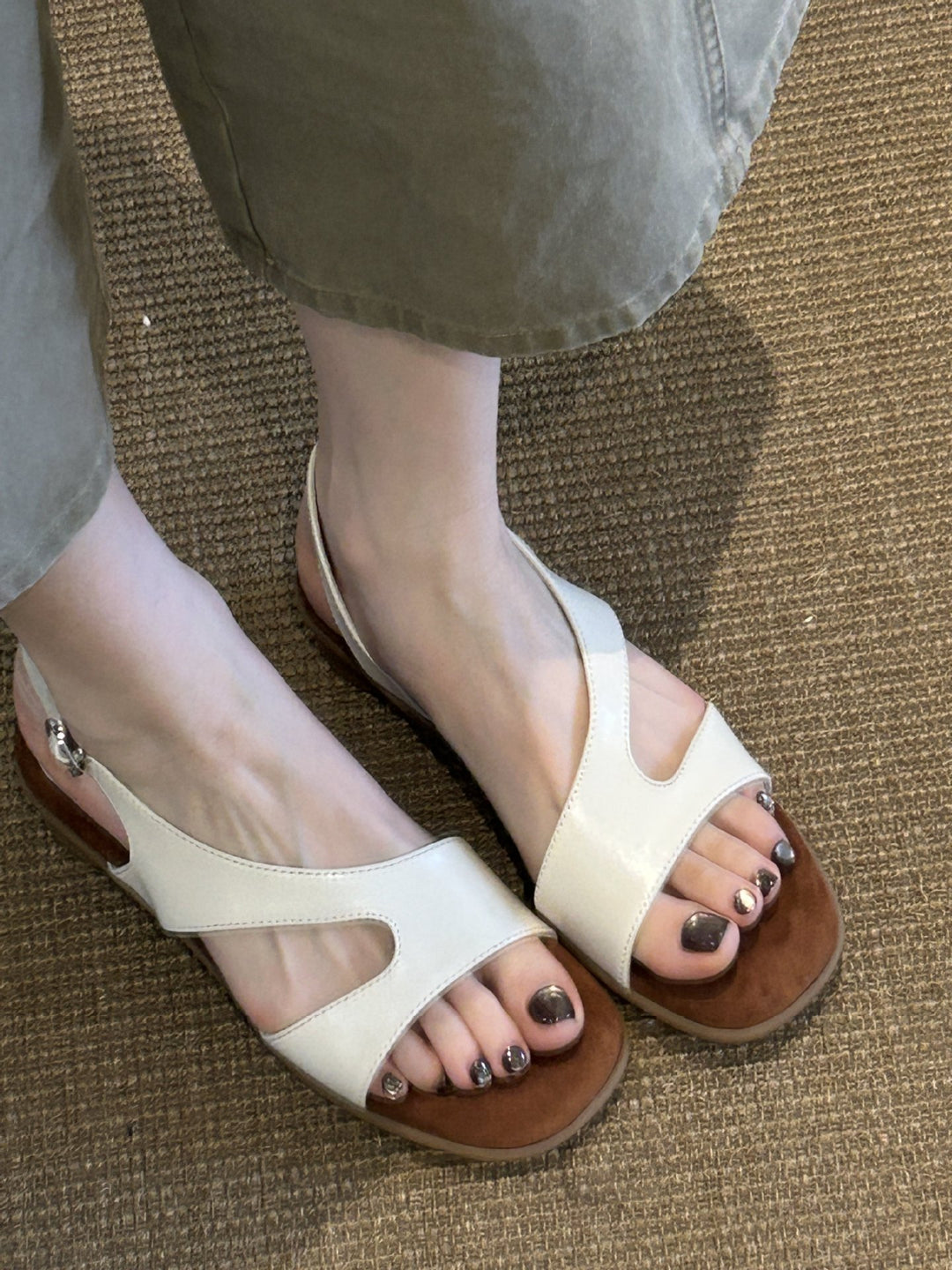 Damen Sandalen mit verstellbarem Riemen und anatomisch geformtem Fußbett EB