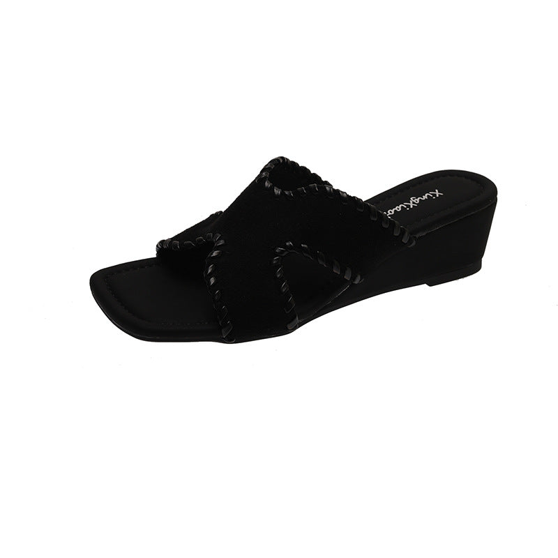 Damen Komfortable Mules mit modernen Steppdetails EB