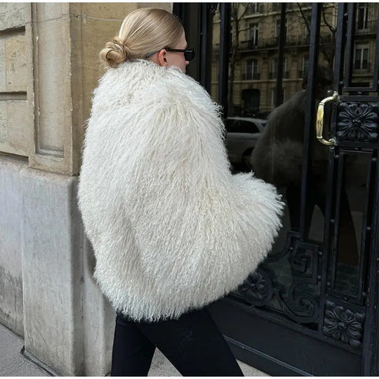 Damen Kuschelige Kunstfelljacke mit hohem Kragen und eleganten Details EB