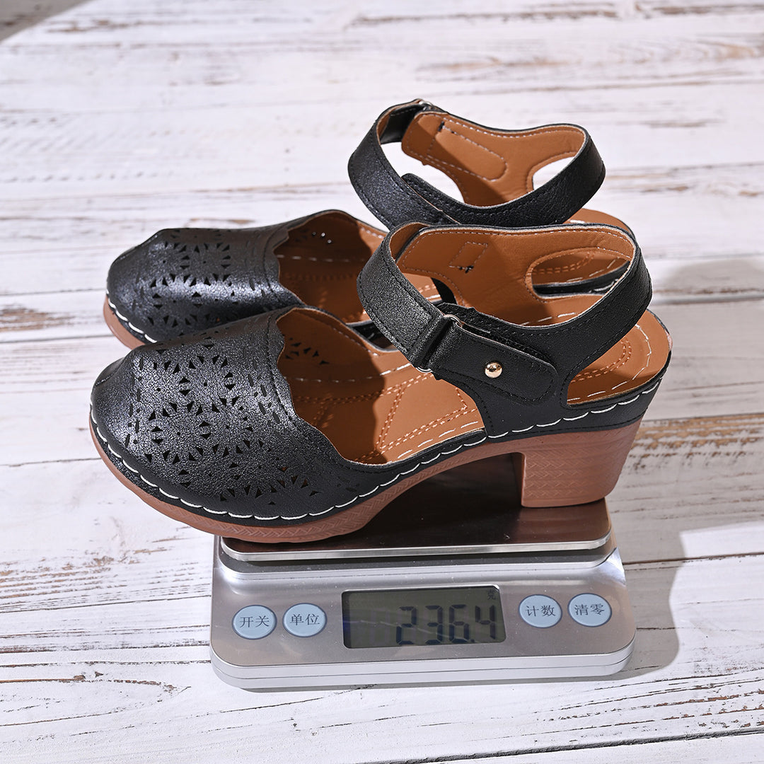 Damen Clogs mit floralen Perforationen und Komfort-Fersenriemen EB