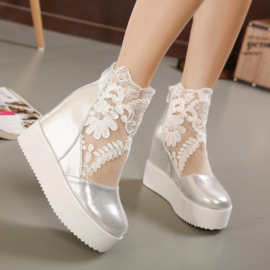 Damen Wedge-Pantoletten mit elegantem Spitzen-Design und transparenter Seite EB