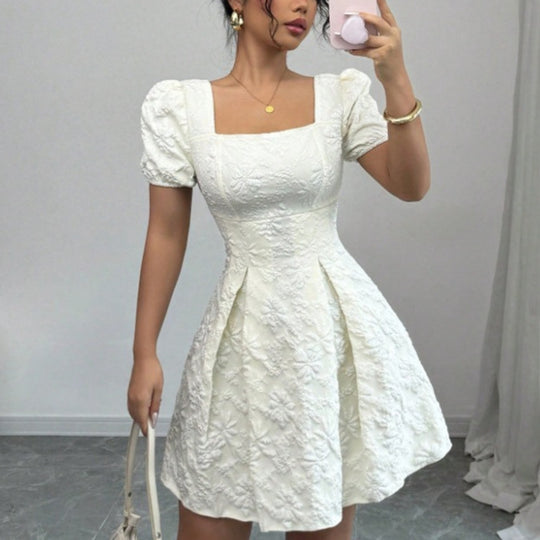 Damen Minikleid mit strukturiertem Blumendesign und Puffärmeln EB
