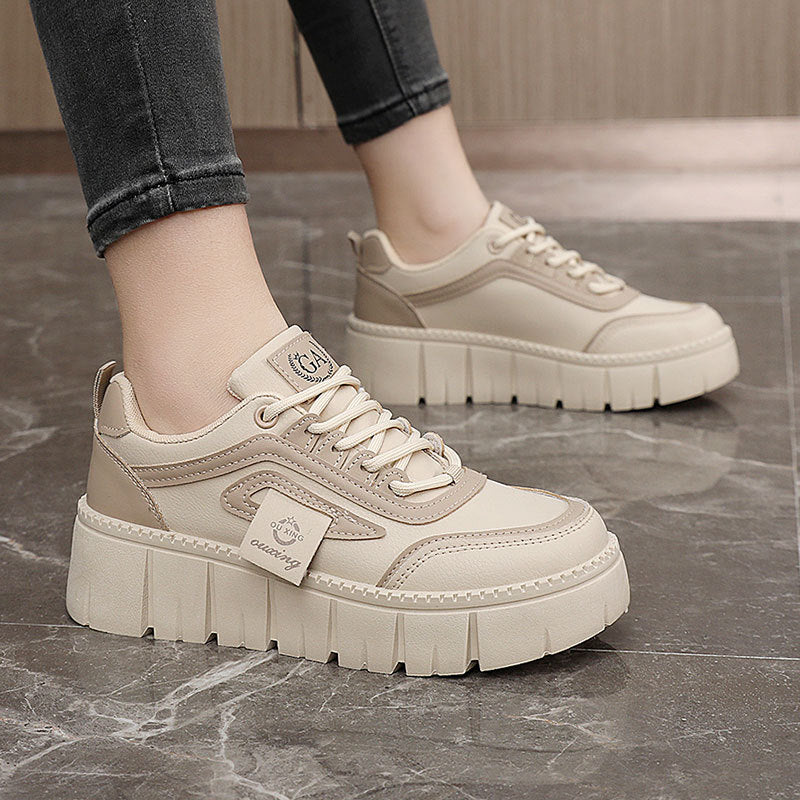 Damen Plattform Sneakers mit dämpfendem Sohlenprofil und sportlichem Design EB