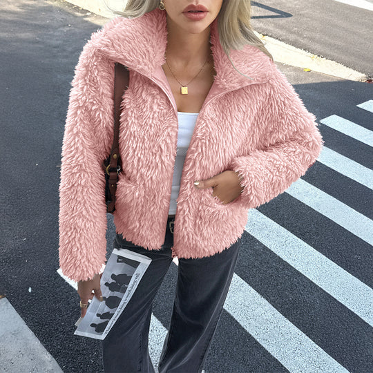 Damen nan Teddyjacke mit Reißverschluss, hochgeschlossenem Kragen, aufgesetzten Taschen und kurzer Passform EB